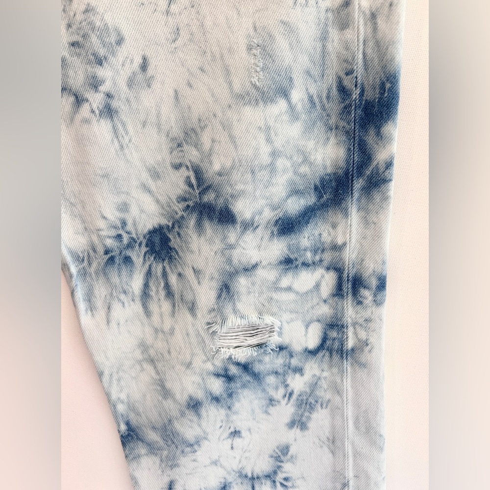 GAP Tie-Dye Denim Jeans

Women’s Size 8 | Raw Hem | Distressed | Cropped - Picture 5 of 9